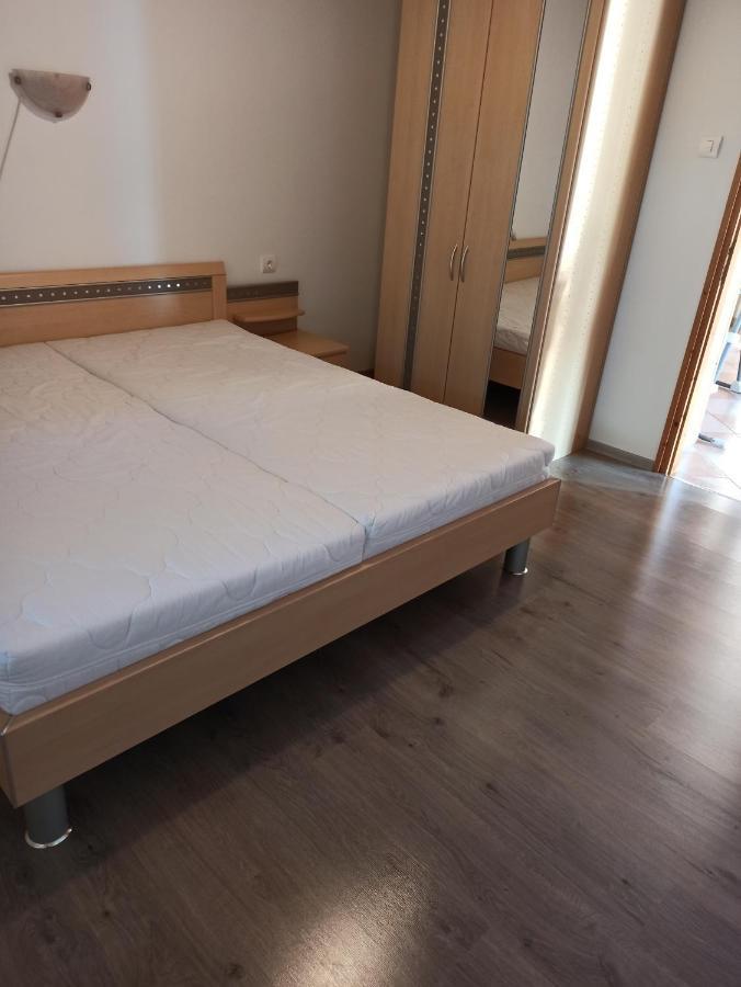 Anikó Apartmanház Balatonföldvár Exterior foto