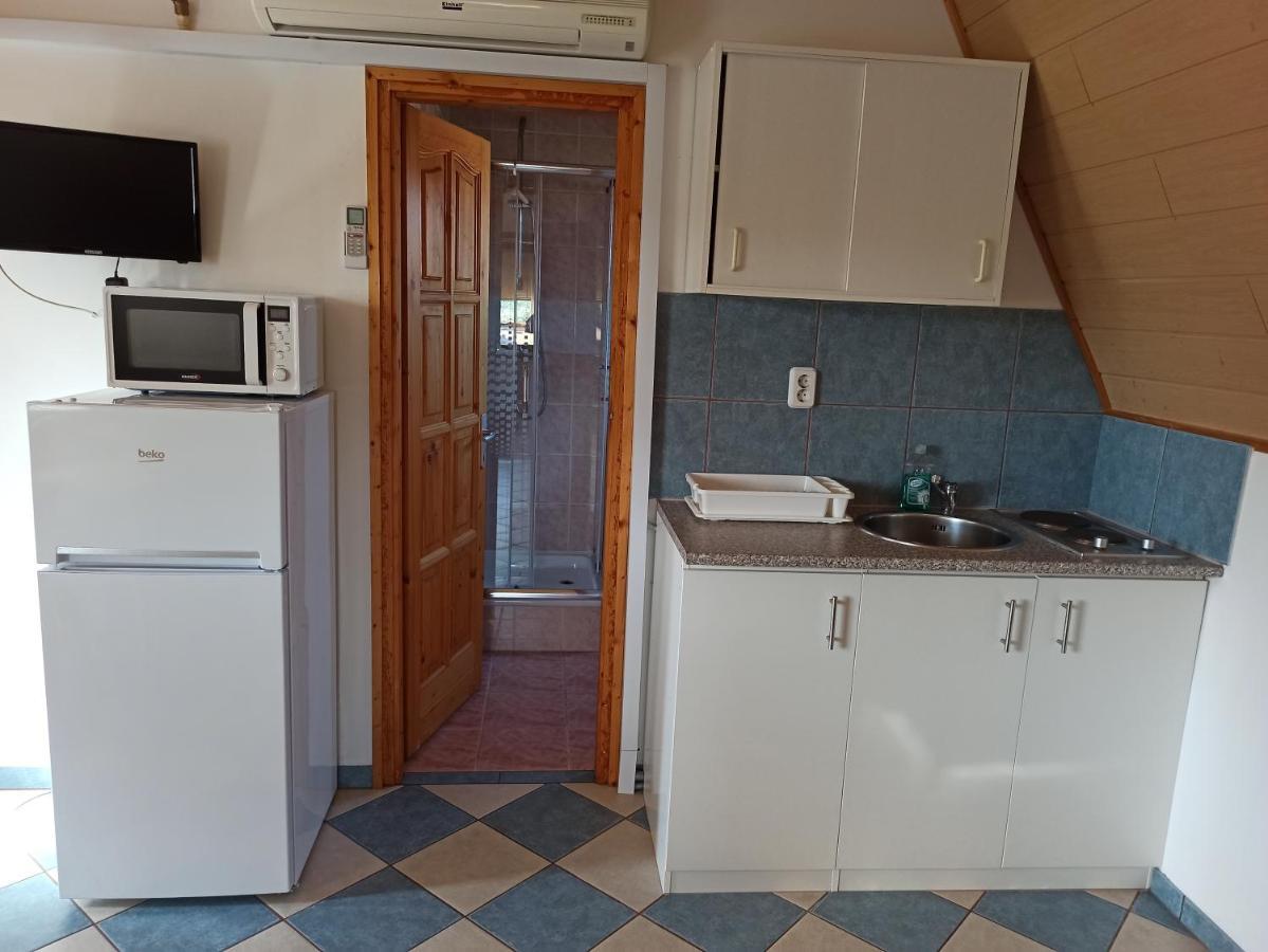 Anikó Apartmanház Balatonföldvár Exterior foto