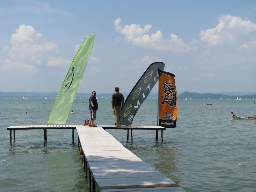 Anikó Apartmanház Balatonföldvár Exterior foto