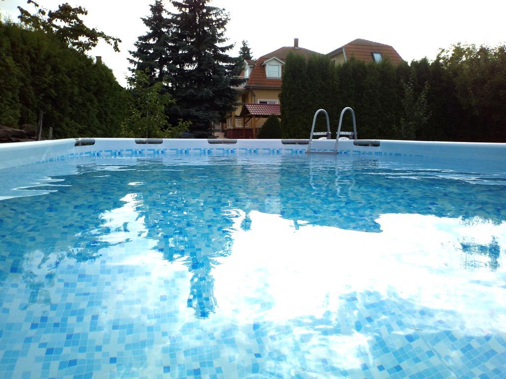 Anikó Apartmanház Balatonföldvár Exterior foto